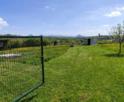 NA PREDAJ PEKNÝ OPLOTENÝ POZEMOK 719m2, SABINOV 