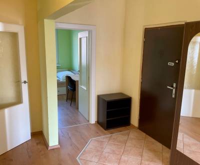 Prenájom štýlových izieb v 3-izbovom byte – Karlova Ves