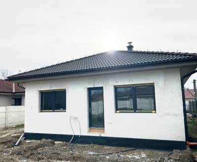 Kvalitná novostavba 4i bungalovu vo Veľkom Gróbe