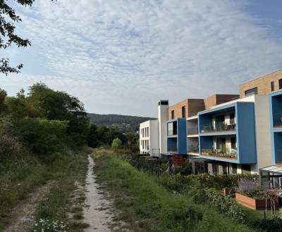 Nová cena ! Stavebný pozemok pre investíciu alebo rekreáciu. 