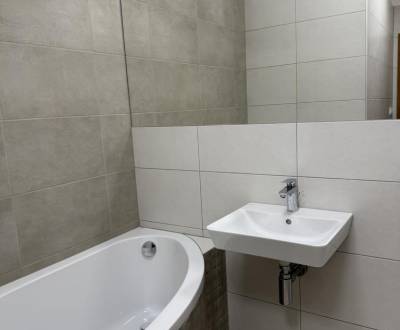 Nový zariadený  3izb. priestor s predzáhradkou. B. Kostol