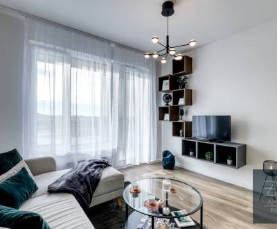 AMEXA EXKLUZÍVNE - PREDAJ - KOMPLETNE, MODERNE ZARIADENÝ 2-IZBOVÝ BYT