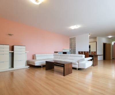 Veľkometrážny 3i byt s terasou a výhľadom na Dunaj