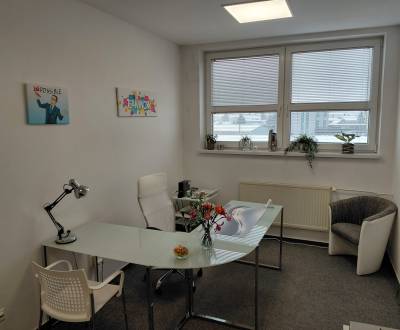 Prenájom klimatizovanej kancelárie 18 m2 v Rači na Púchovskej ul.