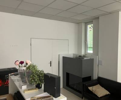 Prenájom klimatizovanej  kancelárie 35 m2 v Rači na Púchovskej ul. 