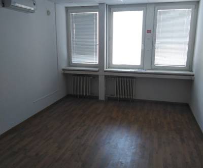 Prenájom klimatizovanej kancelárie 22,3 m2 pri POLUS-e na Pluhovej ul.