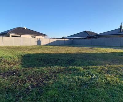 Ponúkame na predaj pozemok obec Malé Leváre