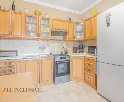 NA PREDAJ 4-IZBOVÝ ROD. DOM NA 800 M² POZEMKU, KÚTNIKY