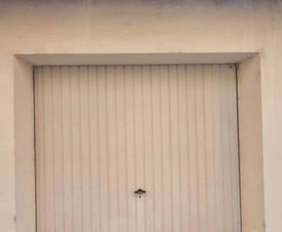NA PREDAJ! Garáž s úložným priestorom, 20 m2, Trenčín, ul. Šmidkeho