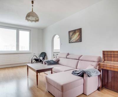 Na prenájom 3-izbový byt s balkónom na ul. Nábrežná, Nové Zámky – 73,7