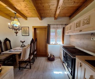 NA PREDAJ  -  Drevenica v obci Terchová s pozemkom o výmere 1.745 m2 