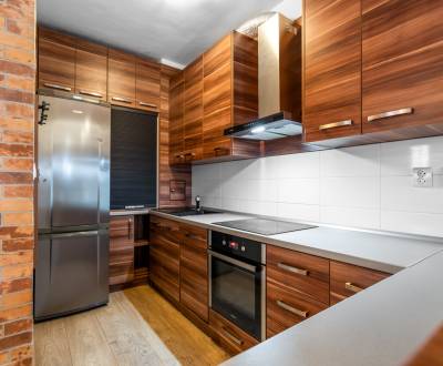 Priestranný byt s pocitom rodinného domu – Malý Biel