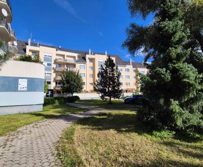 Dvojizbový byt s 35 m² terasou a garážovým státím - E. Belluša 