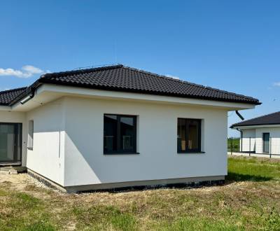 EXKLUZÍVNE - * novostavba 4i bungalovu pozemok 4á, Mostová