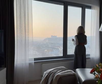 Elegantný byt na mieru s panorámou hradu 