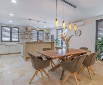 NA PREDAJ 4 IZB RD S DVOJGARÁŽOU, DUNAJSKÁ STREDA