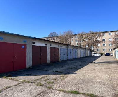 SAMOSTATNÁ PANELOVÁ GARÁŽ S ELEKTRINOU A MONTÁŽNOU JAMOU - RUŽINOV