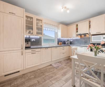 Na predaj samostane stojaci 4 izbový  bungalov, Tri vody.