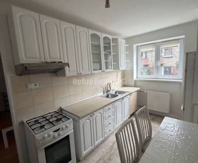 Na prenájom  pekný 2 izbový byt .