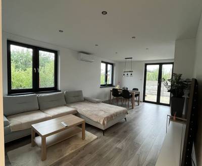 NOVOSTAVBA - OPONICE  