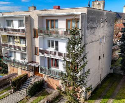 Tehlový 3-izbový byt s vlastným kúrením a garážou 