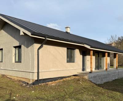TOP NOVOSTAVBA !!! SAMOSTATNÝ 4-izb BUNGALOV - len 14 min od Ilavy