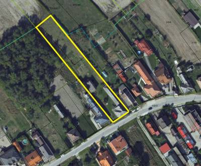 Veľký pozemok so starým RD Holice, okr.DS