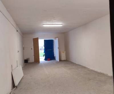 Skladový priestor / garáž v uzavretom areáli - Vajnory, 70 m2