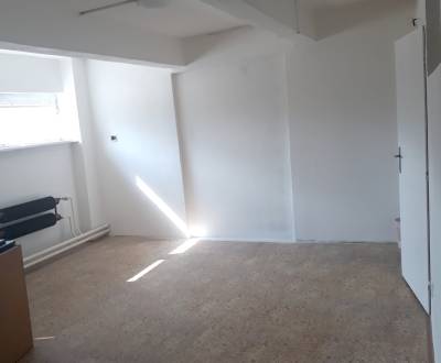 Sklady/kancelárie v uzavretom stráženom areáli na Trnavskej ceste