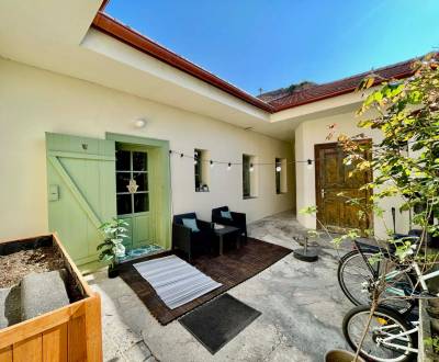 Prerobený 4-izbový meštiansky rodinný dom v centre, Komárno