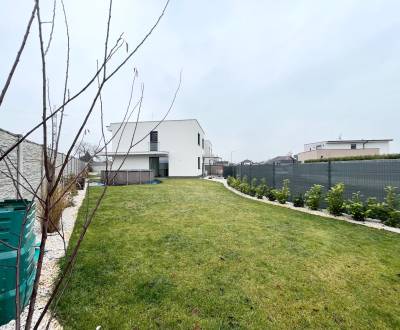 NA PREDAJ! Moderný 5i rodinný dom + garáž, 533 m2 Trenčianska Turná