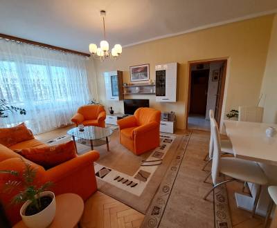 Pekný, priestranný 2 izbový byt na Jadrovej ul.