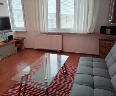 Prenájom:1-izb. byt 30 m2 Vrútky + park. miesto 