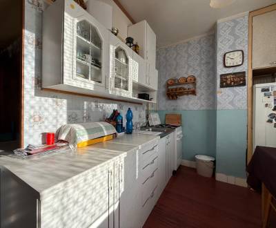 PREDAJ 2 IZBOVÝ BYT HANDLOVÁ 