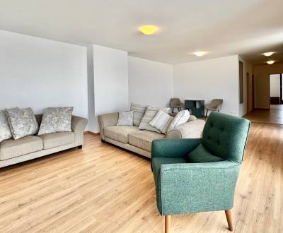 Na predaj veľký 2-izbový byt s terasou a wellness na začiatku Koliby