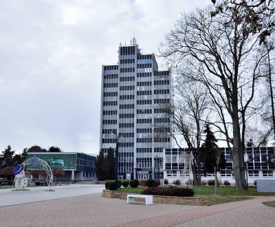 Kancelária s výhľadom na centrum Michaloviec. 16 m2
