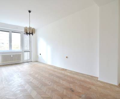 SEČOVSKÁ, 2-i tehlový byt, 56 m2, orientácia V a Z - OBKLOPENÝ ZELEŇOU