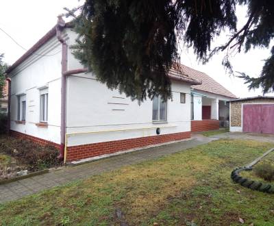  Na predaj 3 izbový dom v Kravanoch nad Dunajom s garážou .