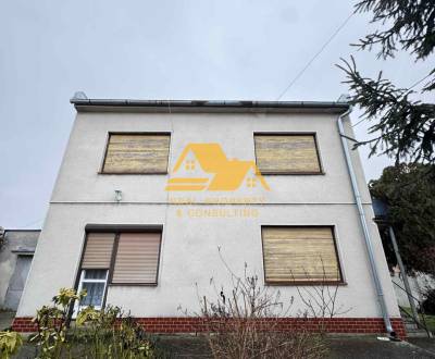 Predám rodinný dom s garážou v obci Dvory nad Žitavou