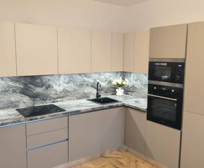 NÁDHERNÝ 4IZBOVÝ PRIESTRANNÝ BYT JANOTOVA ULICA BRATISLAVA IV