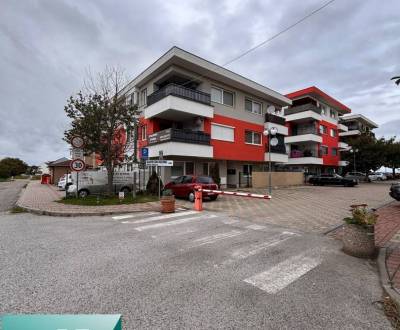 REZERVOVANÉ - SENEC - PREDAJ 3 izbový HOLOBYTU s vlastným kúrením, vo 