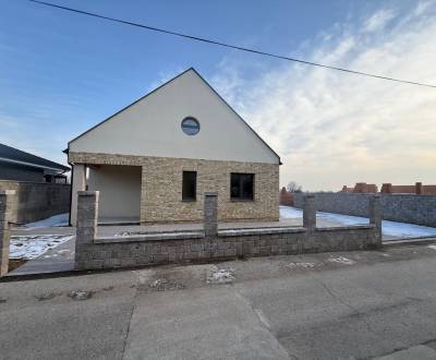 AR - Predáme 4-izbový rodinný dom Janíky