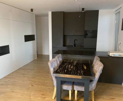 3-izb. byt, Zuzany Chalupovej, Petržalkou s veľkou terasou a saunou