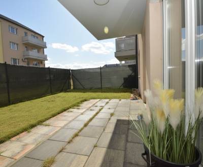 Predaj priestranný 3i byt s predzáhradkou v novostavbe, Rajka