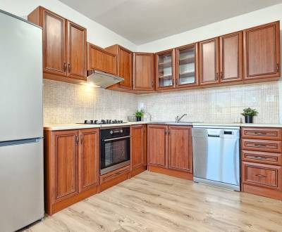 Na prenájom priestranný 3 - izbový byt, Krosnianska ul.