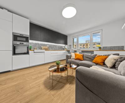 REZERVOVANÉ!,2-IZB.BYT, KOMPLETNÁ REK.,ĽUDOVÍTA FULLU, KARLOVA VES