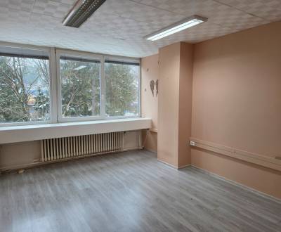 Na prenájom administratívny priestor, 62 m2, Považská Bystrica