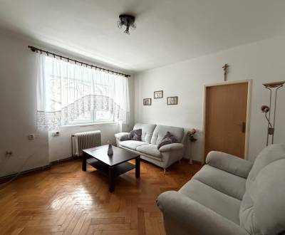 Exkl. 3 iz byt pri centre s lódžiou v Piešťanoch REZERVOVANÝ