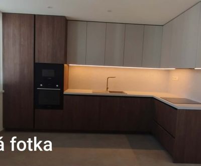 HZ-28 Na predaj: kompletne zrekonštruovaný 3-izbový byt v Komárne 