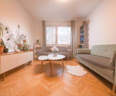 Na predaj 3-izbový kompletne rekonštruovaný byt, Bezručova ul.